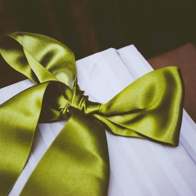 Green bow